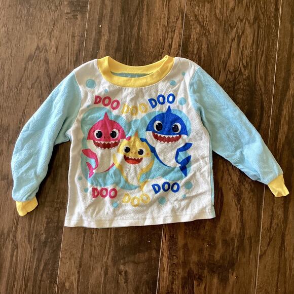 Pinkfong Baby Shark Unisex Pajama Top - Picture 1 of 5